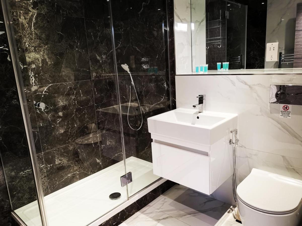 City Prime Apartments Λονδίνο Εξωτερικό φωτογραφία A modern bathroom