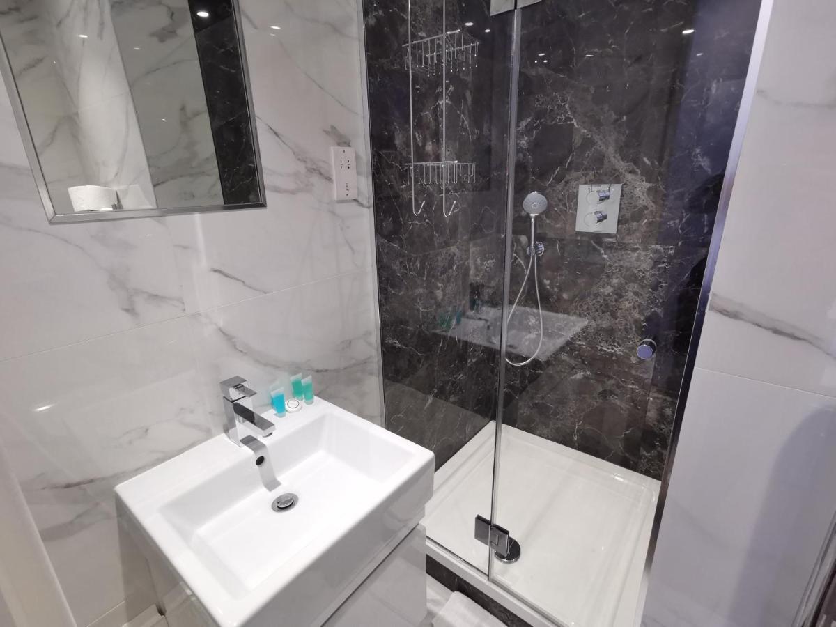 City Prime Apartments Λονδίνο Εξωτερικό φωτογραφία A shower cubicle