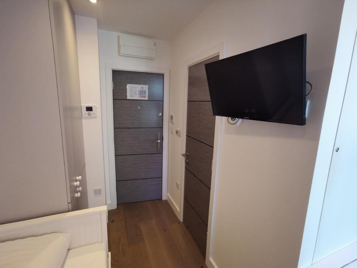 City Prime Apartments Λονδίνο Εξωτερικό φωτογραφία A typical studio apartment in the UK