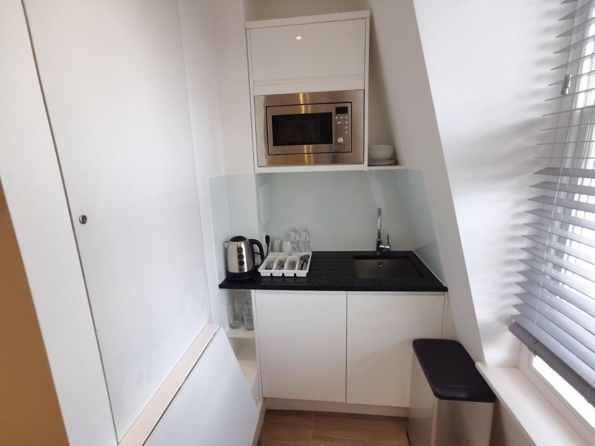 City Prime Apartments Λονδίνο Εξωτερικό φωτογραφία A kitchenette in a hotel room