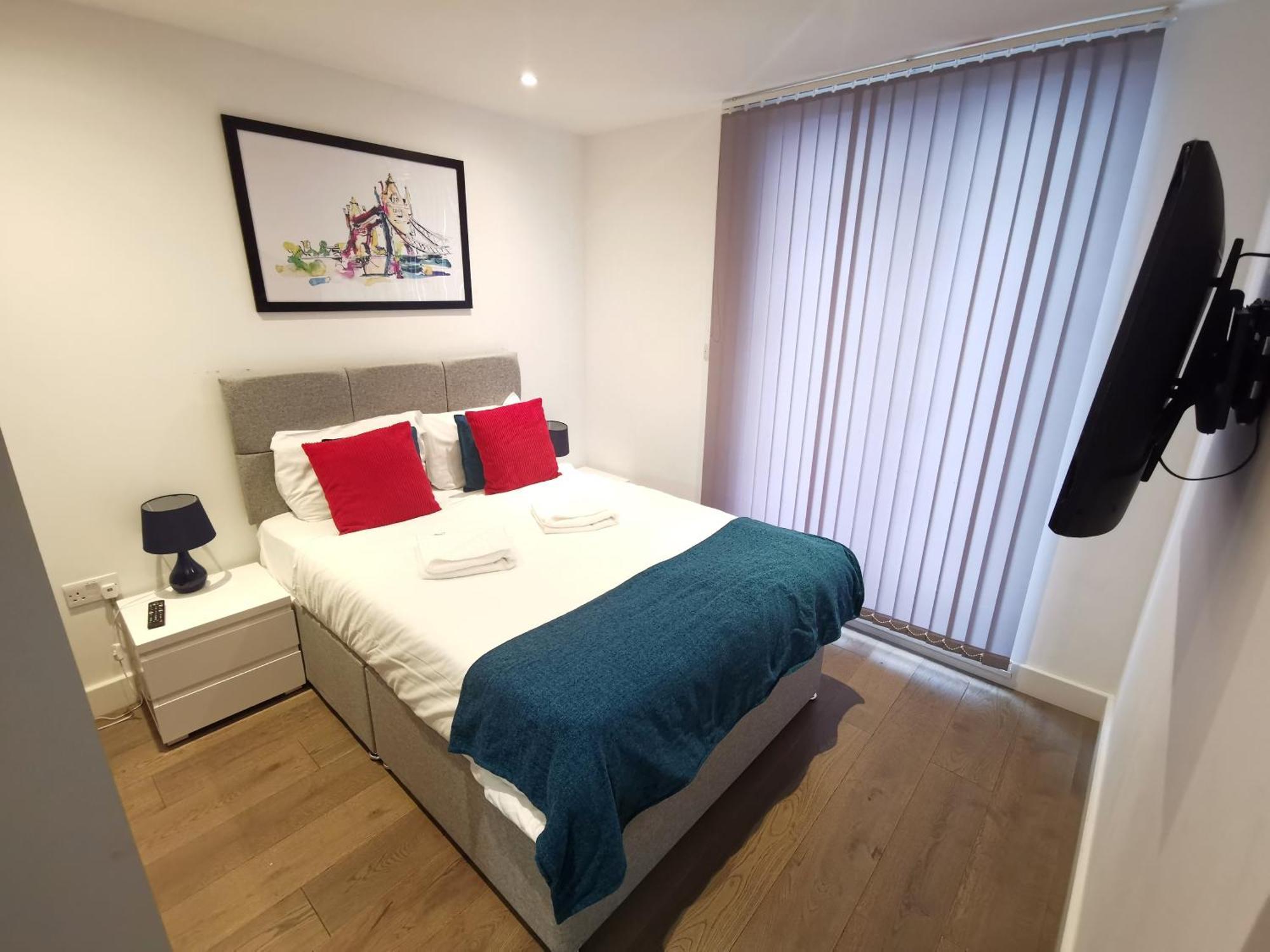 City Prime Apartments Λονδίνο Εξωτερικό φωτογραφία A bedroom in a serviced apartment in London