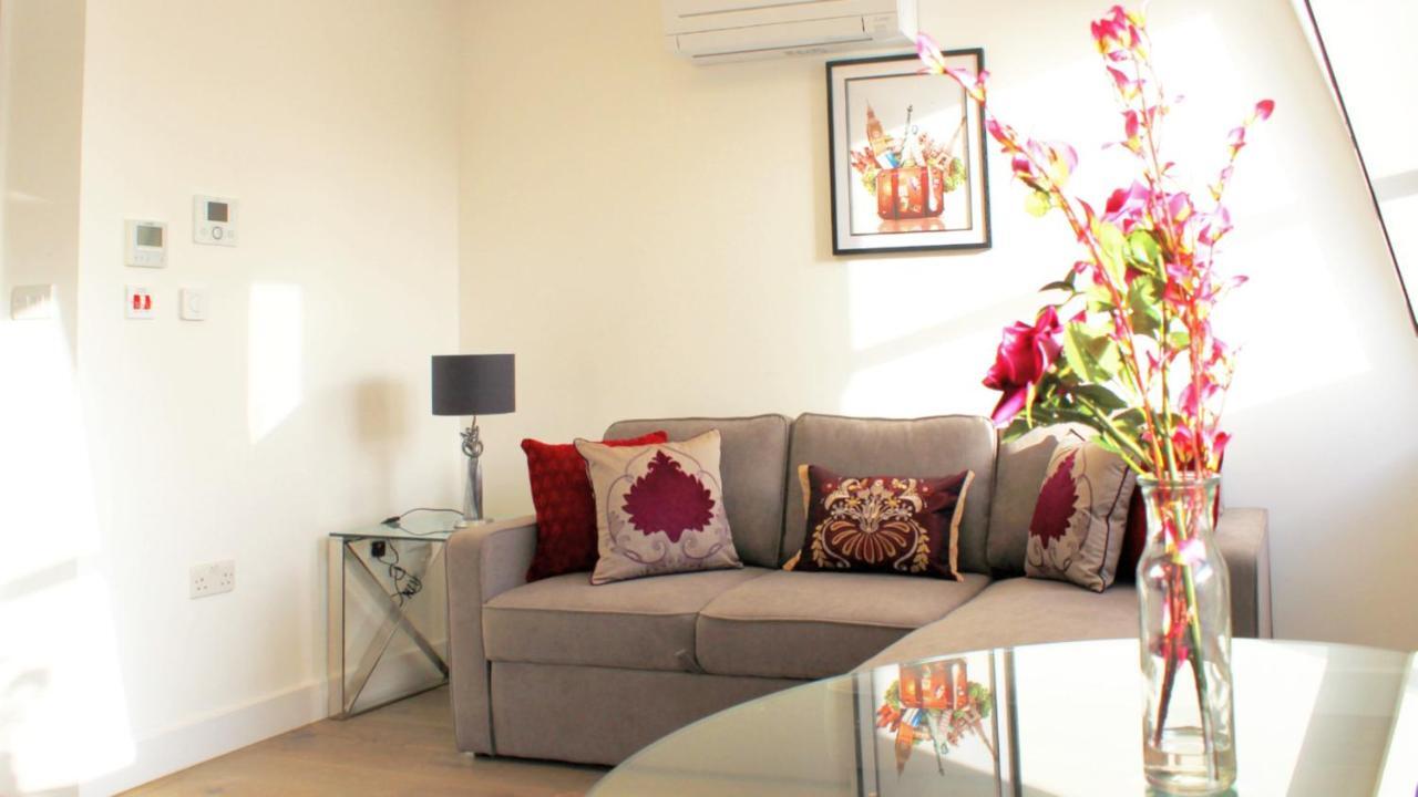 City Prime Apartments Λονδίνο Εξωτερικό φωτογραφία A living room in a typical apartment