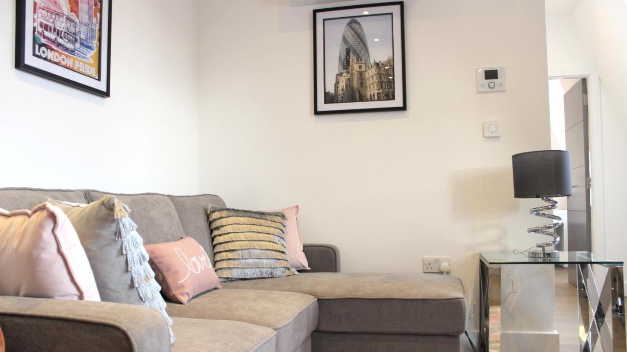 City Prime Apartments Λονδίνο Εξωτερικό φωτογραφία A living room in a serviced apartment in London