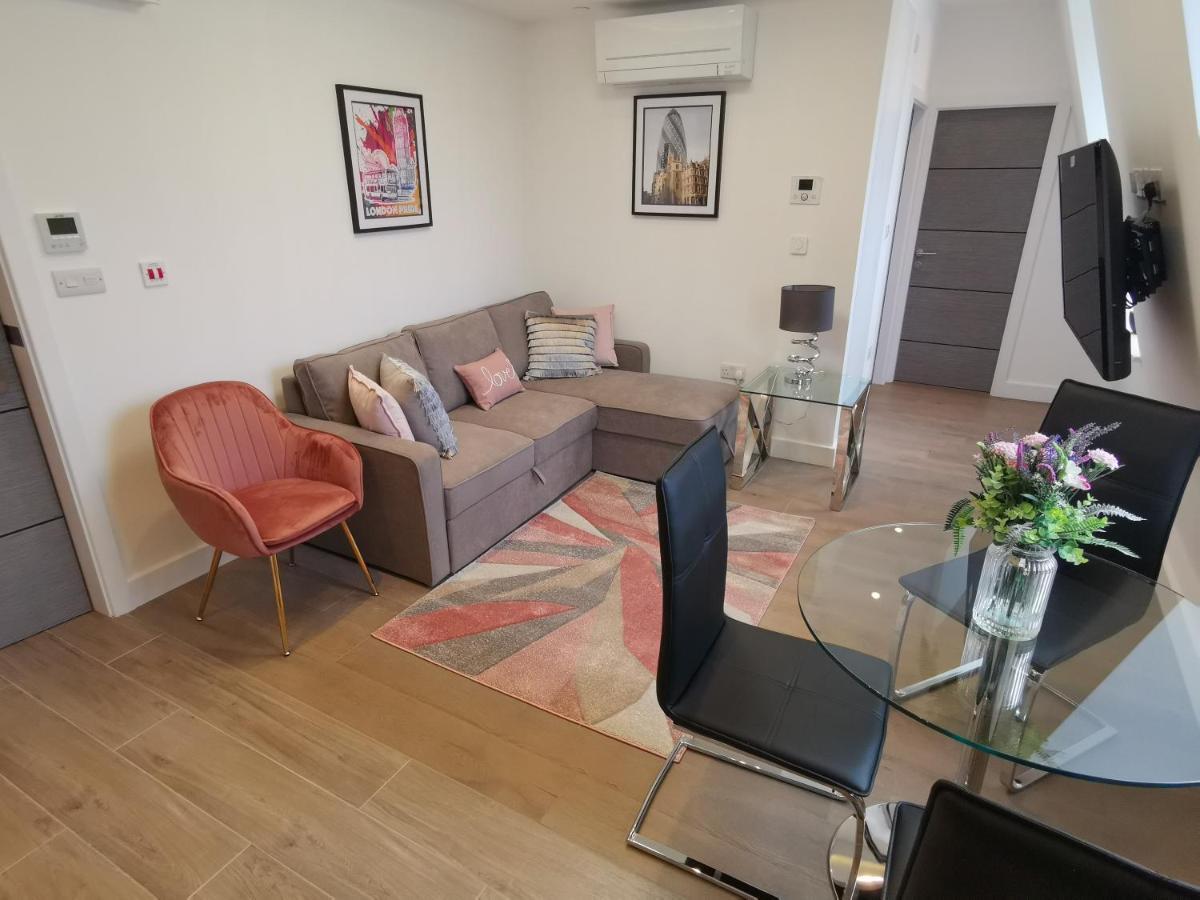 City Prime Apartments Λονδίνο Εξωτερικό φωτογραφία A living room in a serviced apartment in London