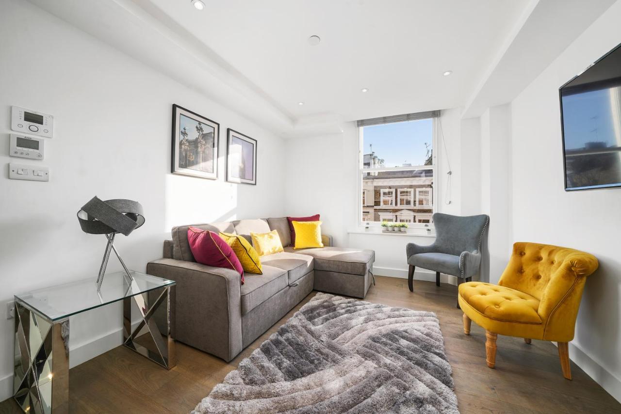 City Prime Apartments Λονδίνο Εξωτερικό φωτογραφία A living room in a serviced apartment in London