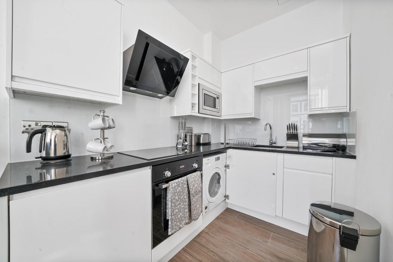City Prime Apartments Λονδίνο Εξωτερικό φωτογραφία A typical kitchen in a student flat
