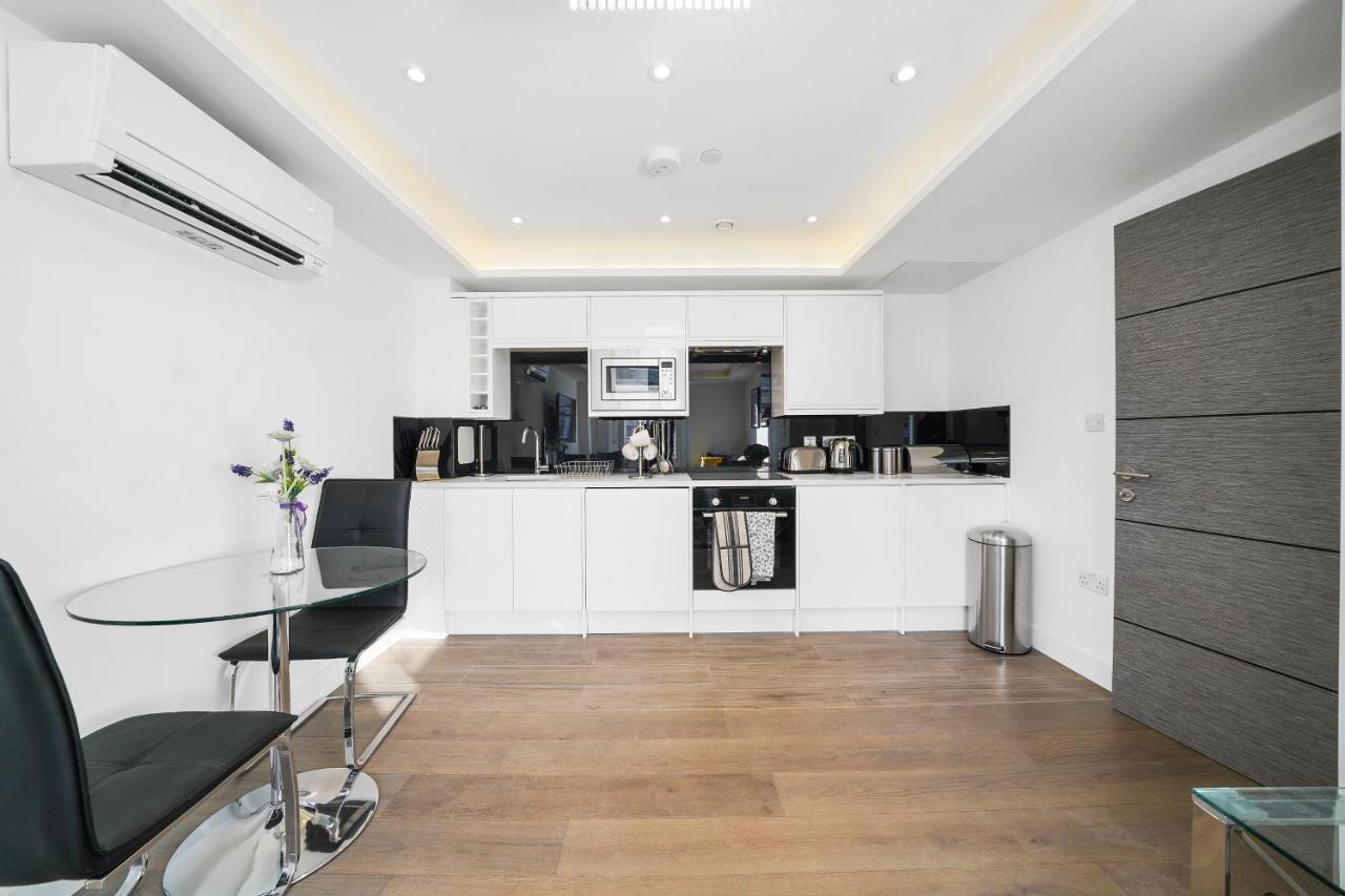 City Prime Apartments Λονδίνο Εξωτερικό φωτογραφία A kitchen in a serviced apartment in London